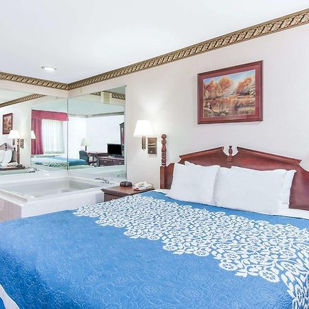 Days Inn By Wyndham Berlin Voorhees מראה חיצוני תמונה